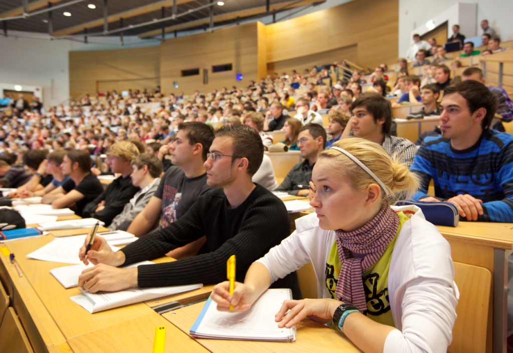 TU Ilmenau vergibt erste Deutschlandstipendien an Studentinnen und Studenten - Technische ...